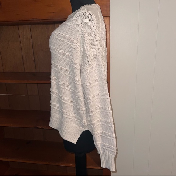 Cupcakes and Cashmere Knit High to Low sweater Size Large - Picture 2 of 6